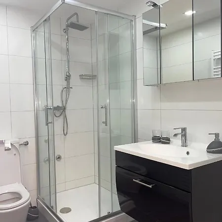 ゲストハウス 88 ロイカーバード